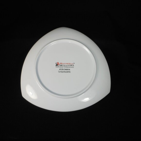 Maxwell & Williams White Basics spade shape dinner plate - Picture 3 of 4